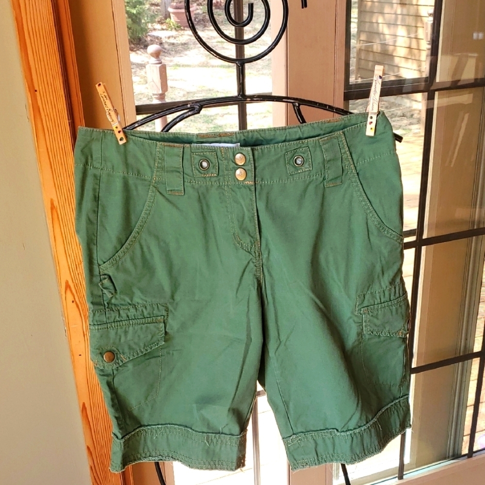 Cabi Sage Green Women's Cargo Sz. 4 Shorts